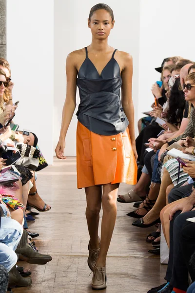 Look 18